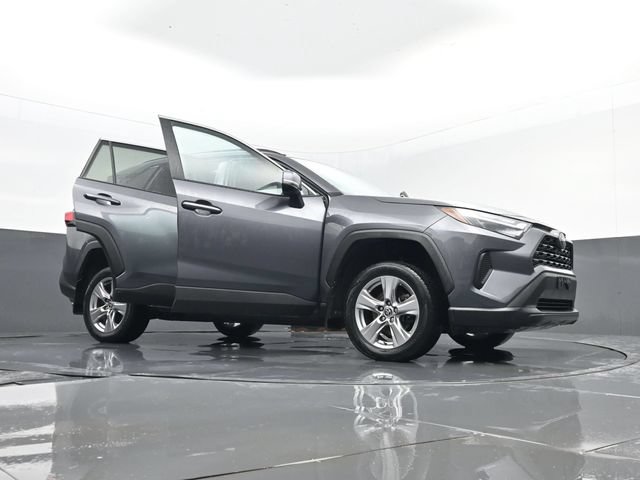 Used 2022 Toyota RAV4 XLE AWD/4WD image 29