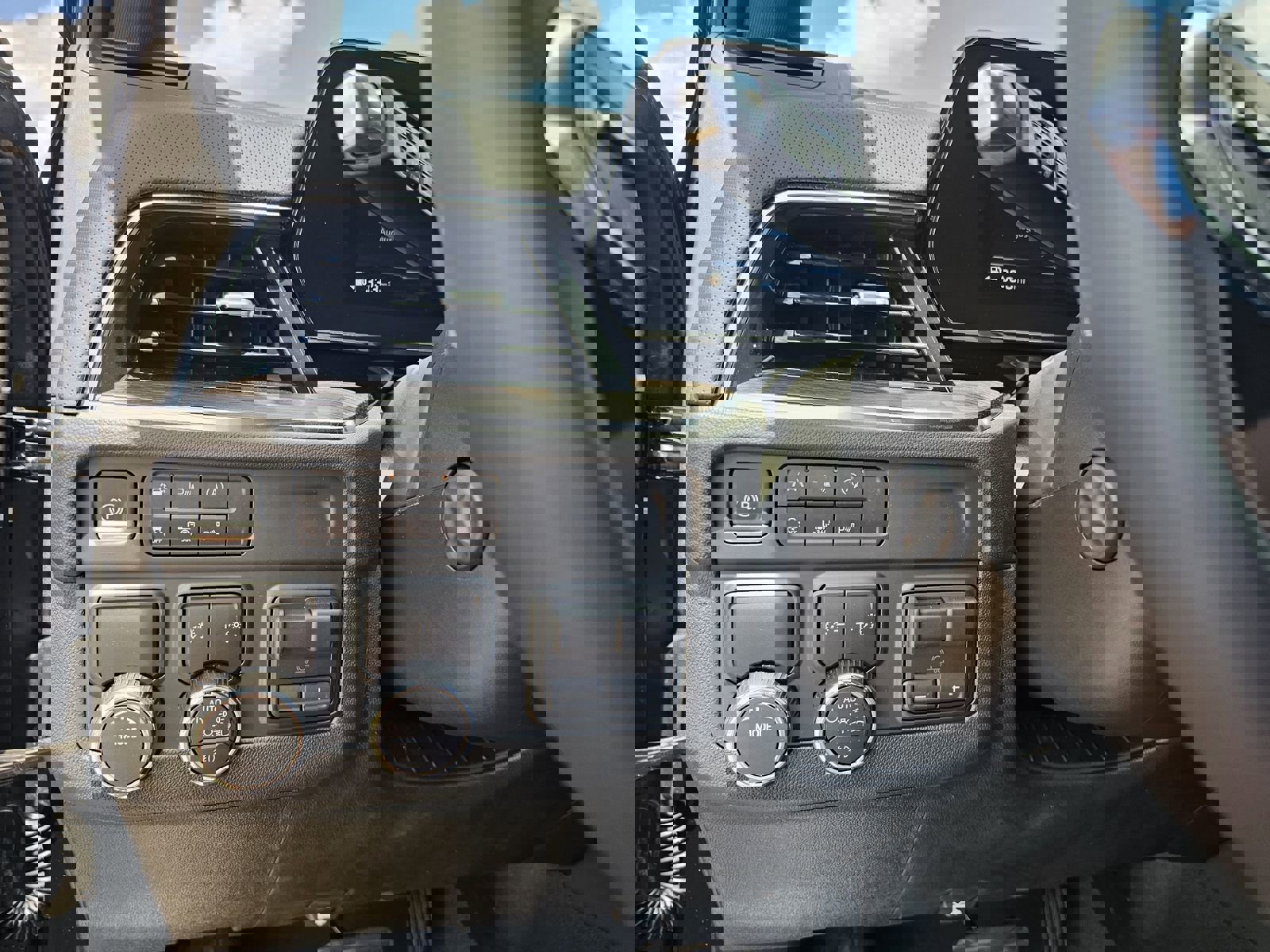 New 2025 Chevrolet Suburban Premier w/ Sun And Tow Package image 26