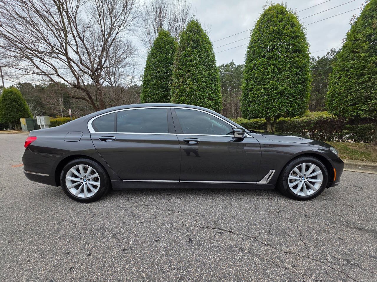 Used 2019 BMW 740i xDrive AWD/4WD image 8