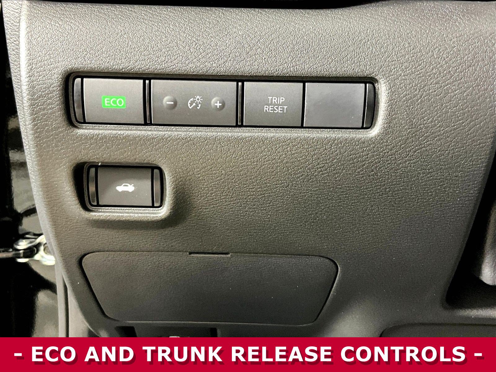 Certified 2025 Nissan Sentra SR w/ Midnight Edition FWD image 36