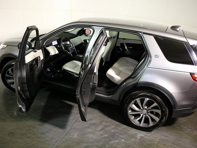 Used 2023 Land Rover Discovery Sport SE image 5