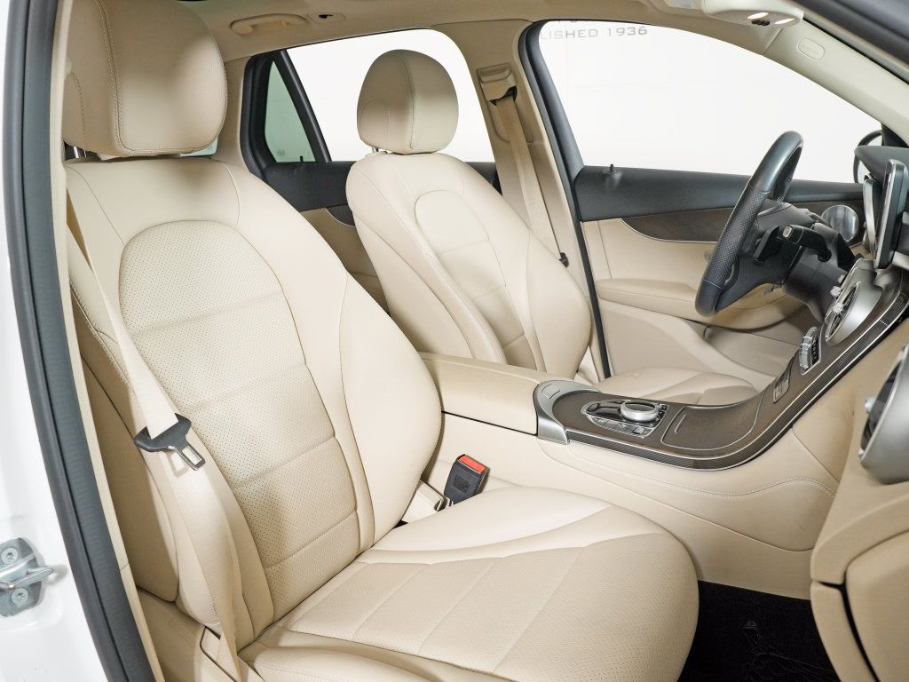 Used 2019 Mercedes-Benz GLC 300 4MATIC image 16