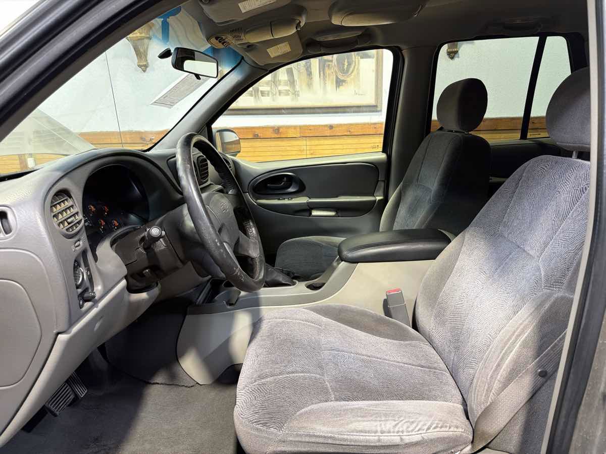 Used 2003 Chevrolet TrailBlazer LT image 17
