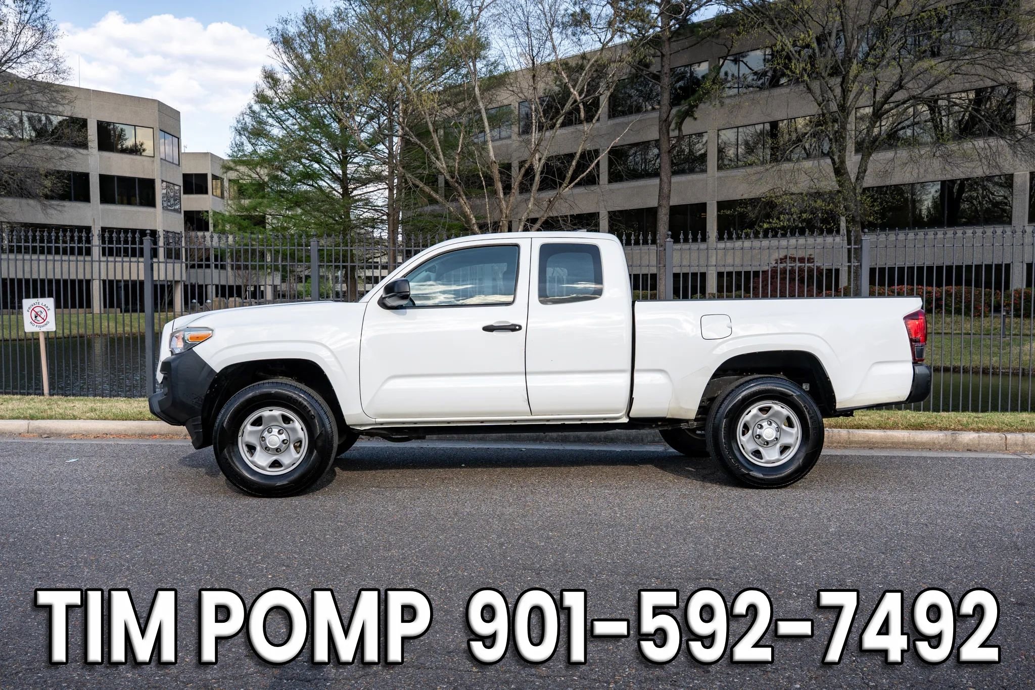 Used 2017 Toyota Tacoma SR image 9