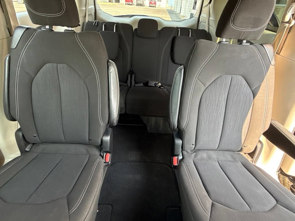 Used 2023 Chrysler Voyager LX FWD image 13