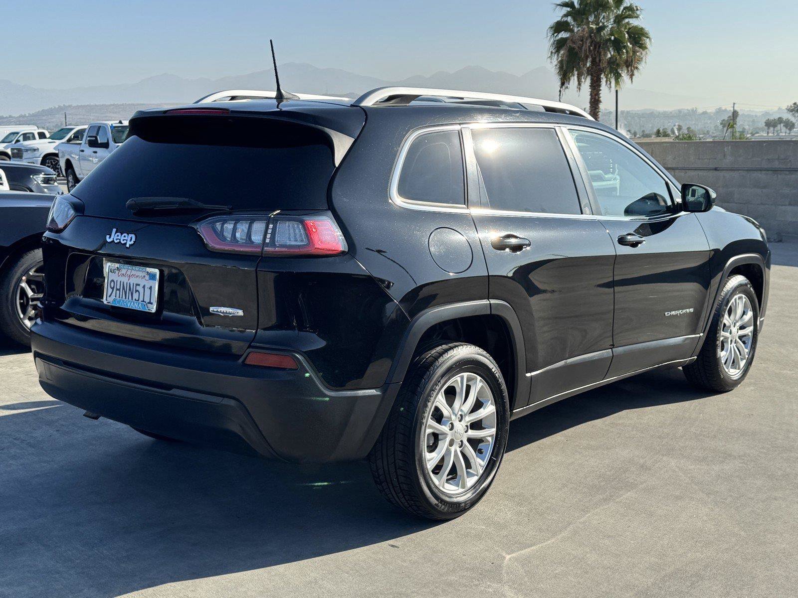 Used 2019 Jeep Cherokee Latitude w/ Popular Appearance Group FWD image 6