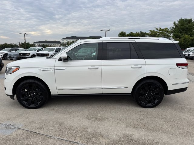 Used 2022 Lincoln Navigator Reserve w/ Monochromatic Package image 11