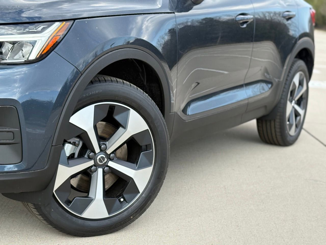 New 2026 Volvo XC40 B5 Core w/ Climate Package image 9