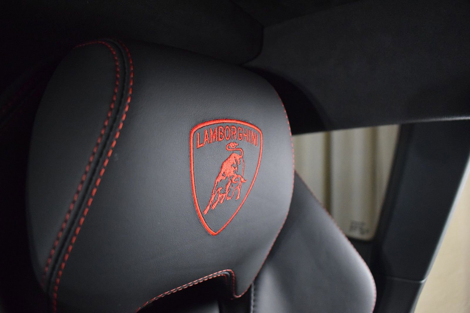 Used 2023 Lamborghini Huracan EVO image 38