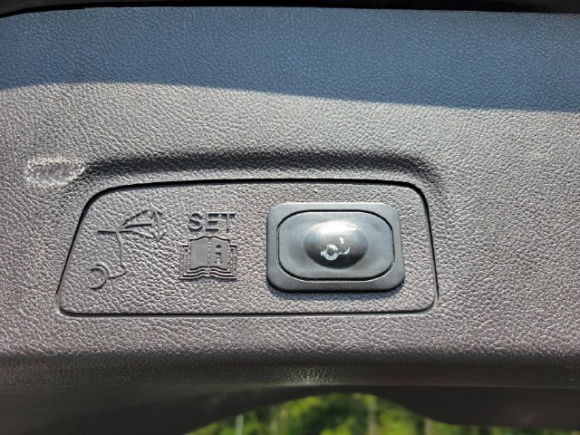 Used 2019 Lincoln MKC Select w/ Select Plus Package FWD image 20