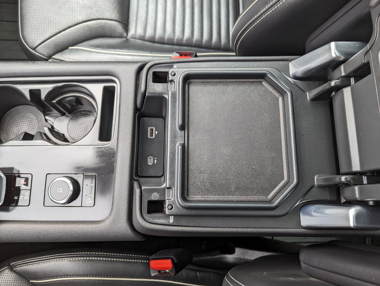 Used 2023 Land Rover Discovery S R-Dynamic image 23