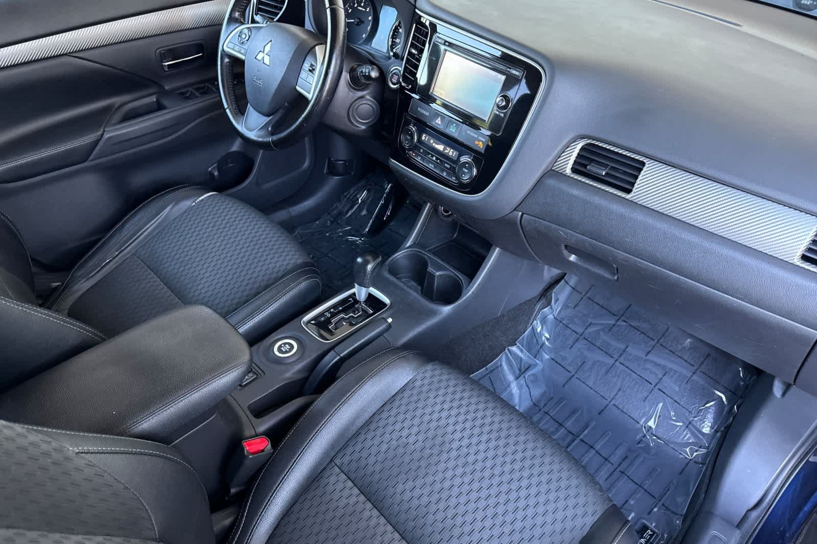 Used 2015 Mitsubishi Outlander SE AWD/4WD image 16