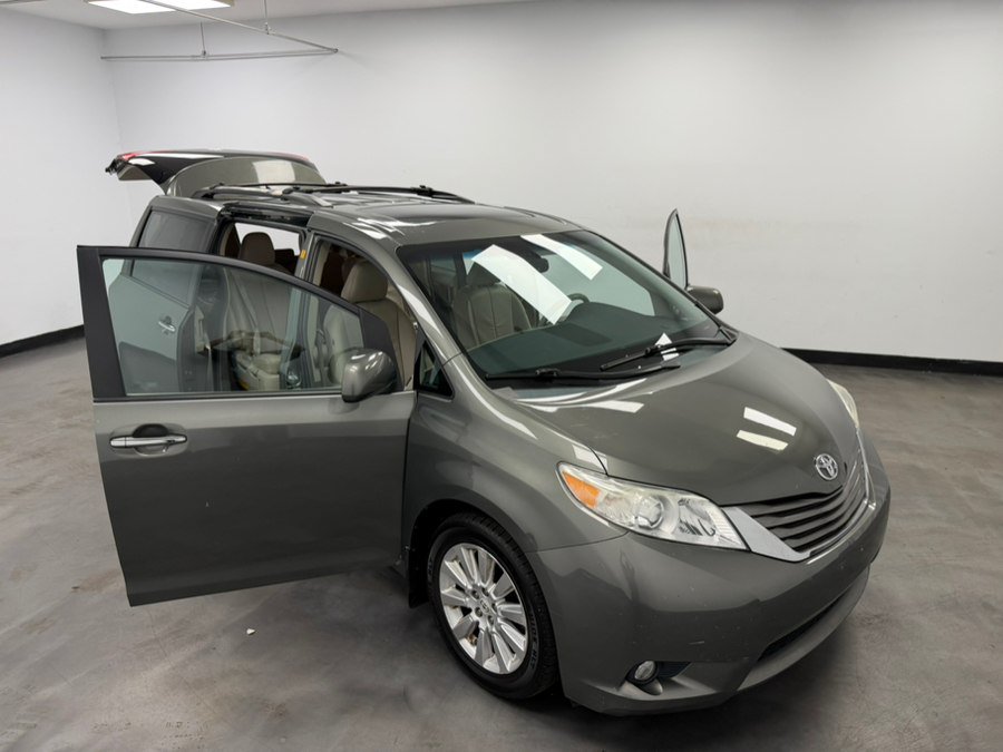 Used 2011 Toyota Sienna XLE w/ Premium Pkg AWD/4WD image 22