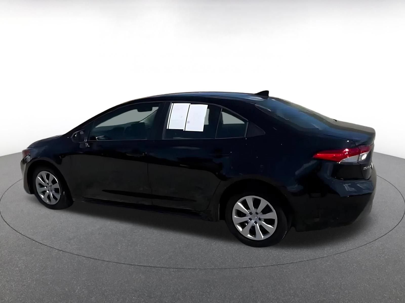 Used 2025 Toyota Corolla LE FWD image 10