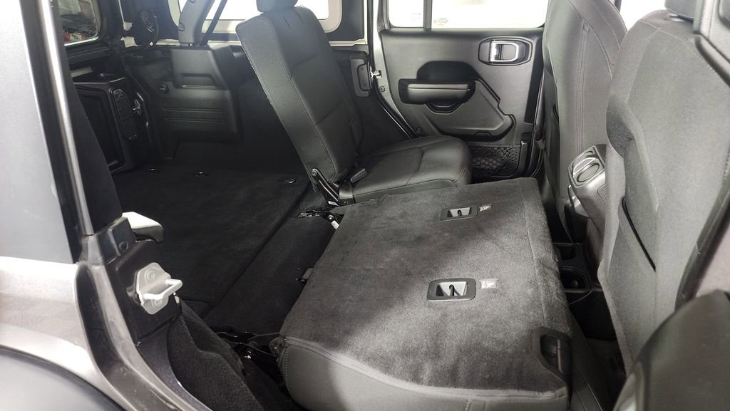 Used 2019 Jeep Wrangler Unlimited Sport image 31