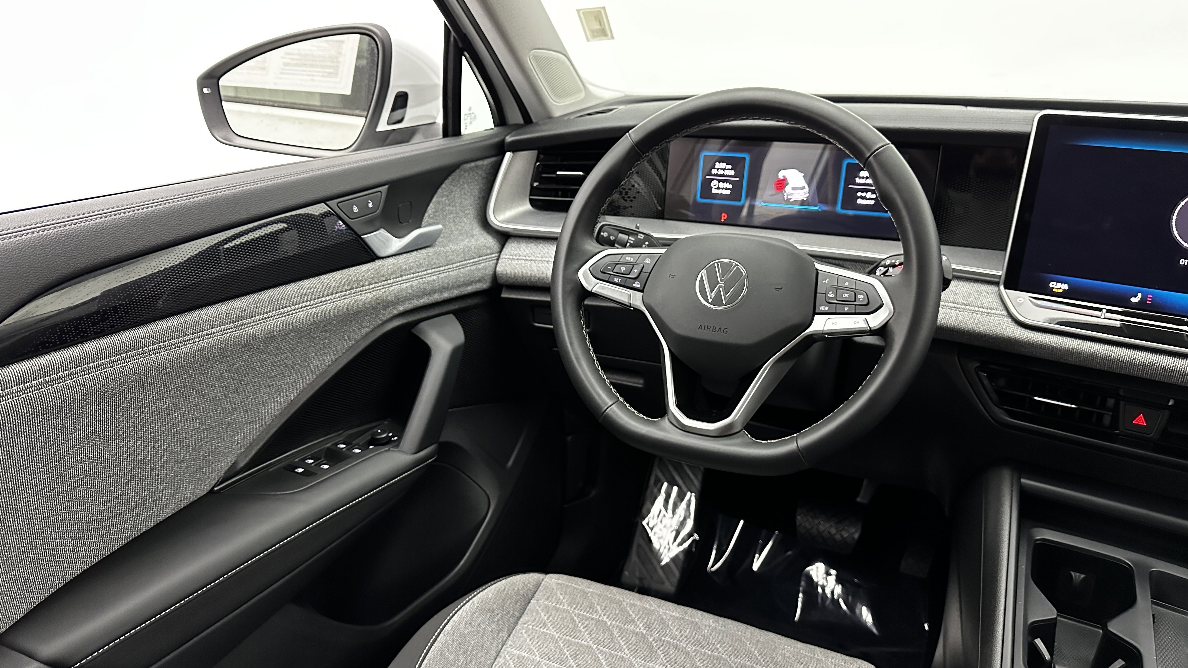 Used 2025 Volkswagen Tiguan S image 27