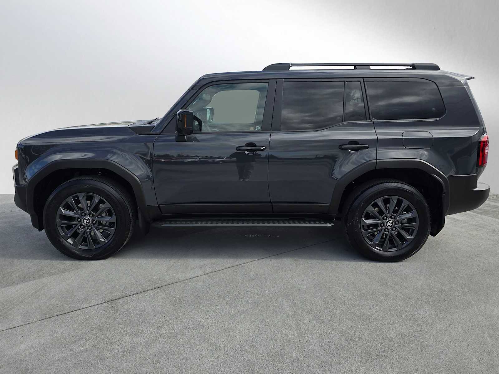 Used 2025 Toyota Land Cruiser image 6