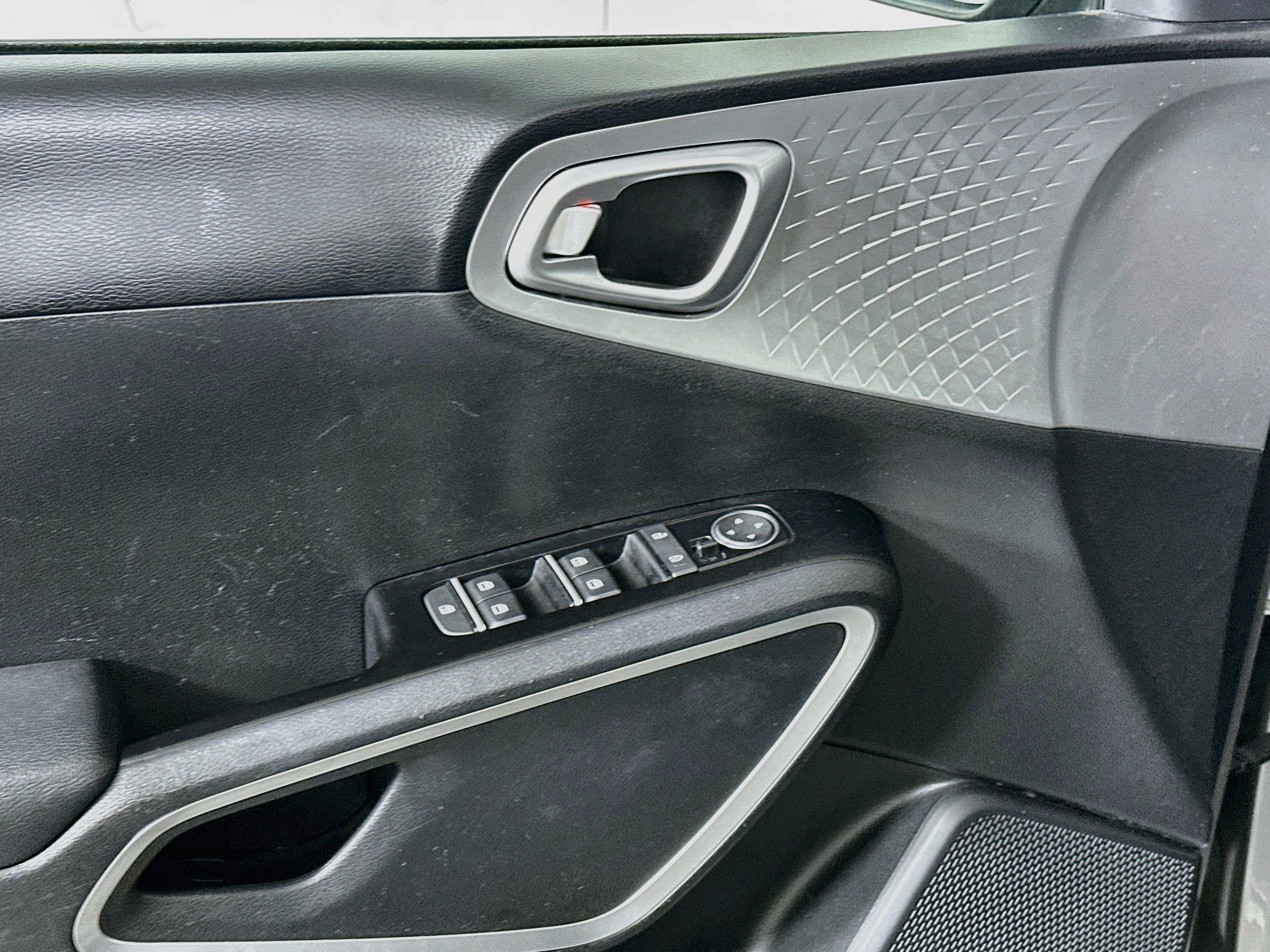 Used 2025 Kia Soul LX w/ LX Technology Package FWD image 15