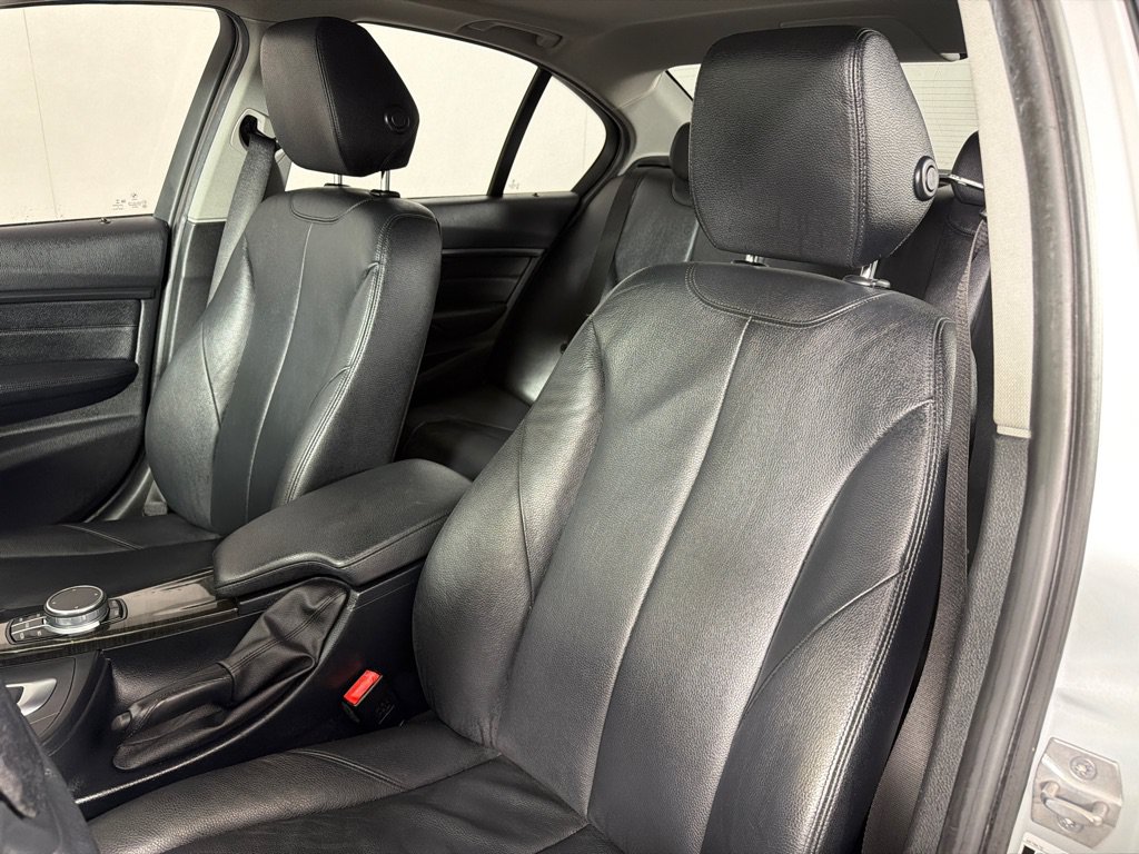 Used 2018 BMW 320i xDrive Sedan AWD/4WD image 13