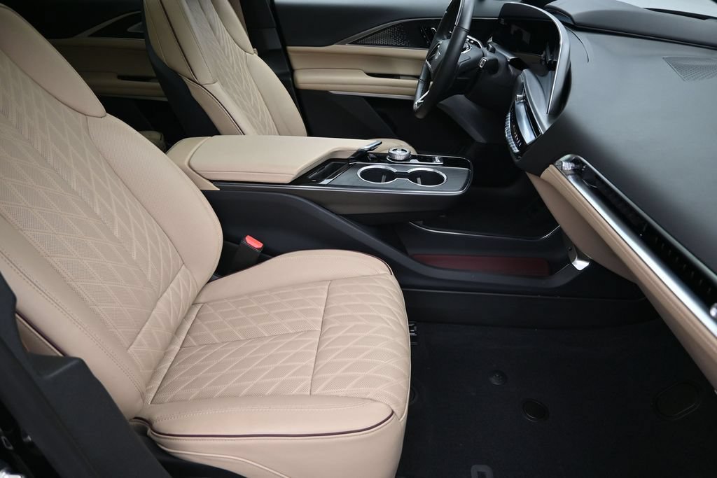 Used 2026 Cadillac Lyriq Signature Luxury w/ Nappa Leather Package AWD/4WD image 36