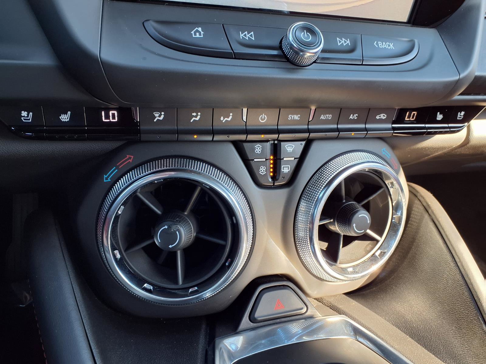 Used 2018 Chevrolet Camaro LT RWD image 5