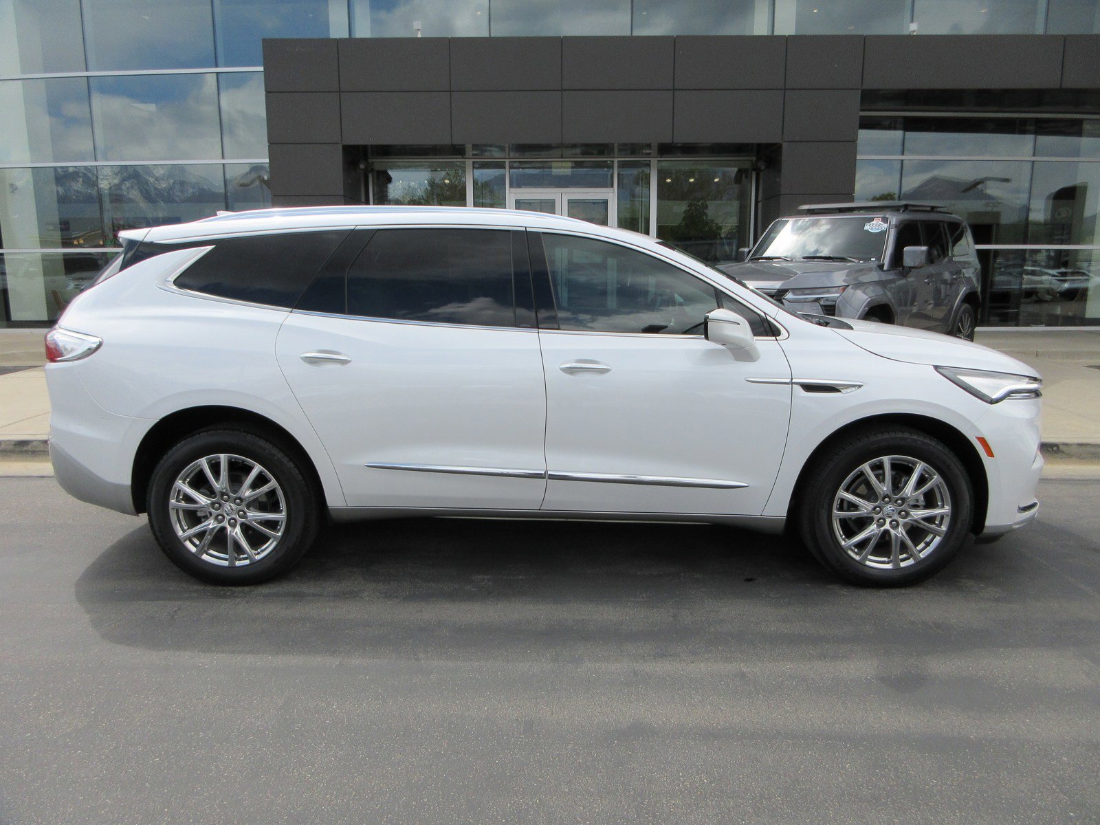 Used 2023 Buick Enclave Premium w/ Experience Buick Package AWD/4WD image 11