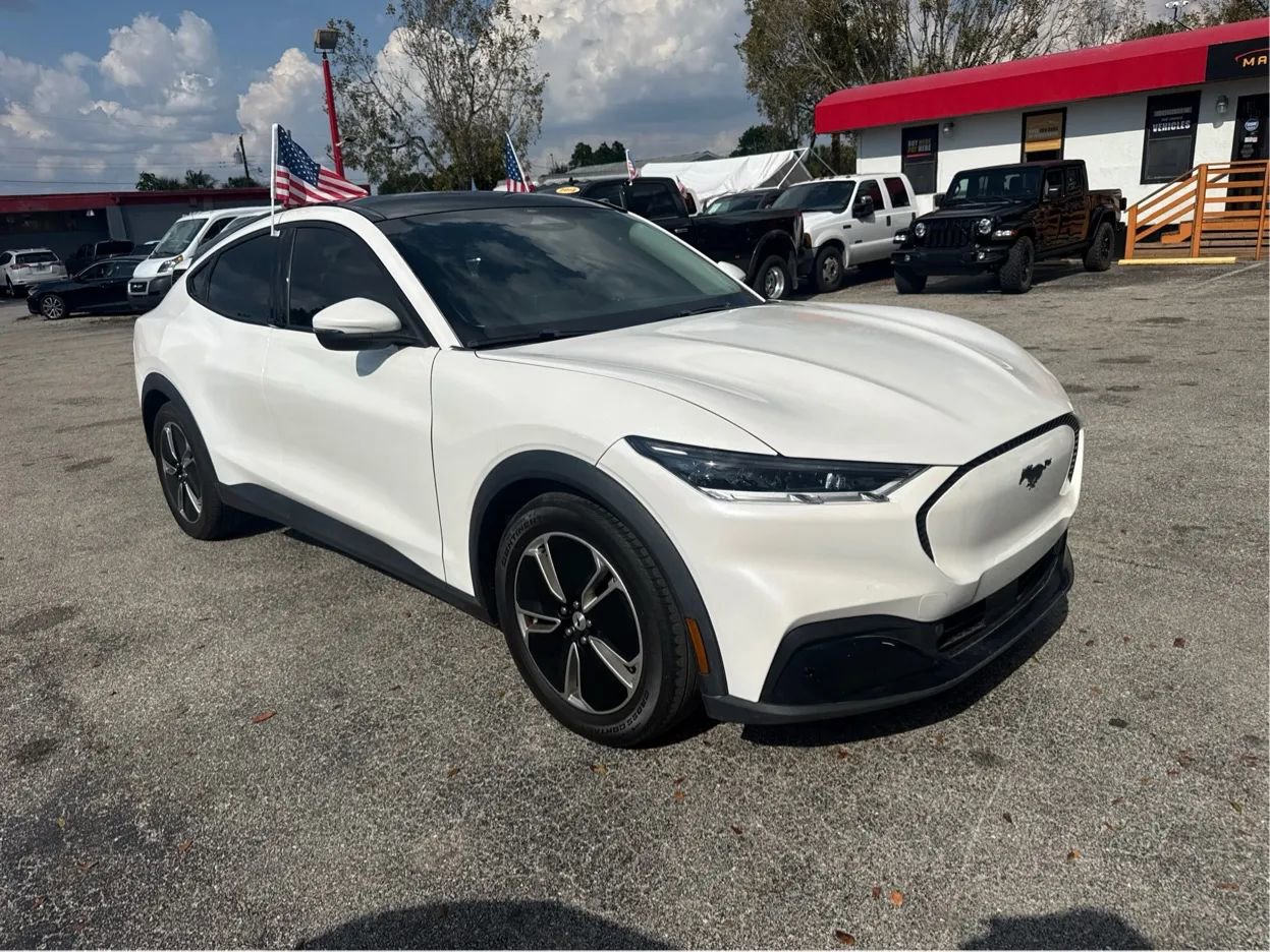 Used 2021 Ford Mustang Mach-E Select w/ Comfort/Appearance Package RWD image 3
