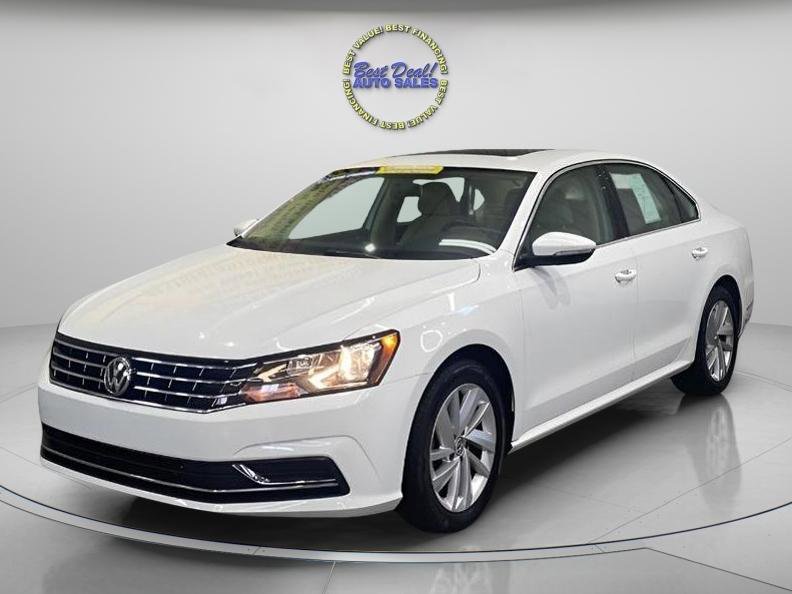 Used 2018 Volkswagen Passat 2.0T SE image 1