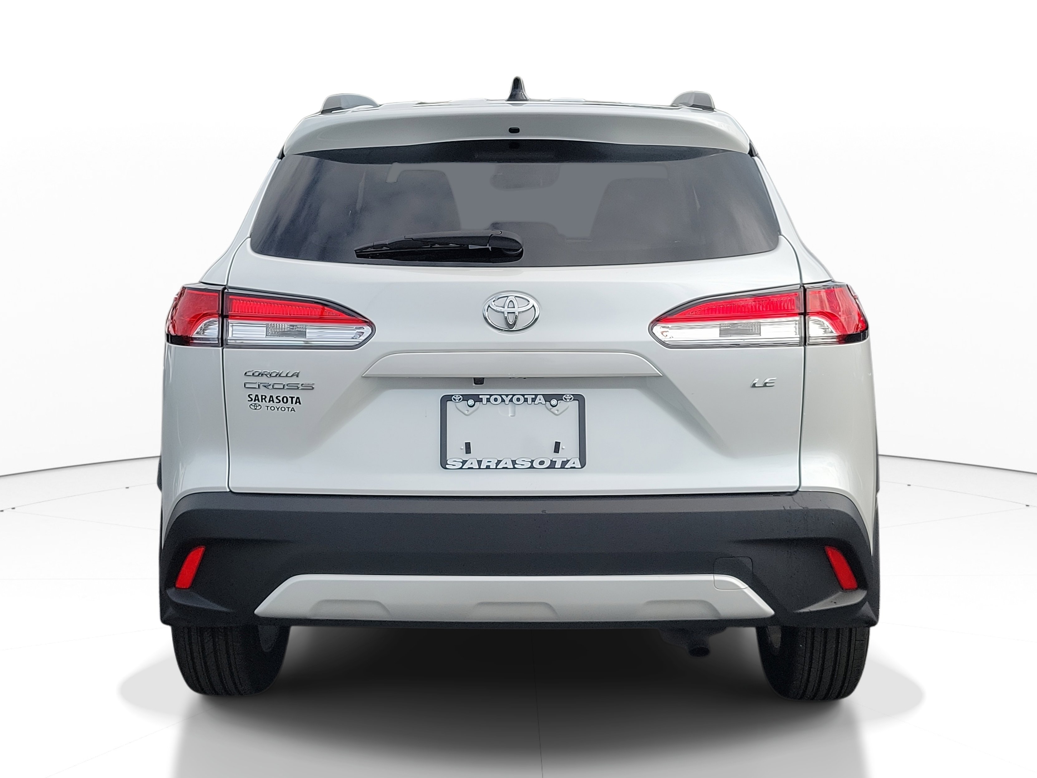 Used 2025 Toyota Corolla Cross LE image 5