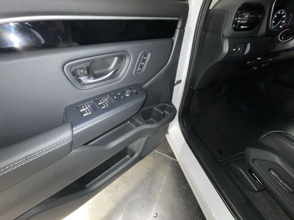 Used 2023 Honda Pilot Touring image 18