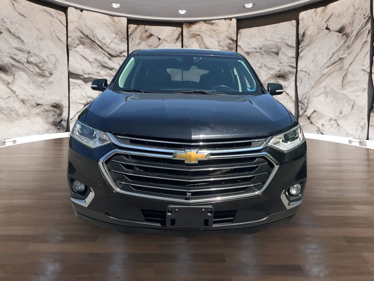 Used 2020 Chevrolet Traverse LT w/ LT Premium Package image 2