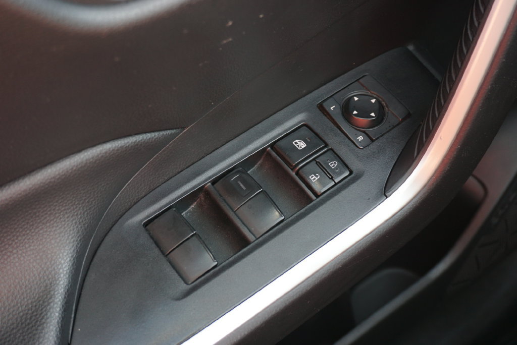 Used 2022 Toyota RAV4 LE AWD/4WD image 27