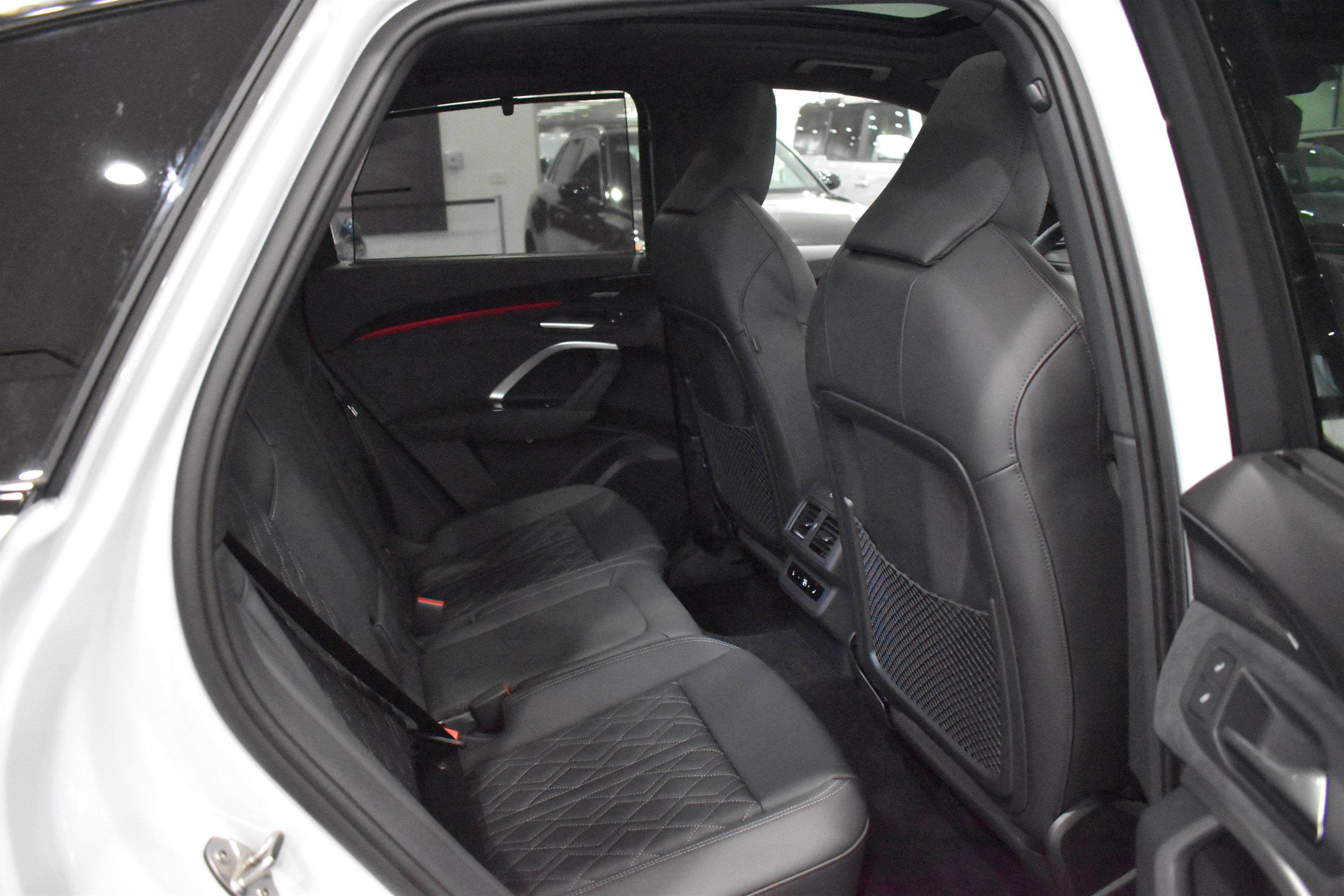New 2026 Audi SQ5 Prestige AWD/4WD image 32