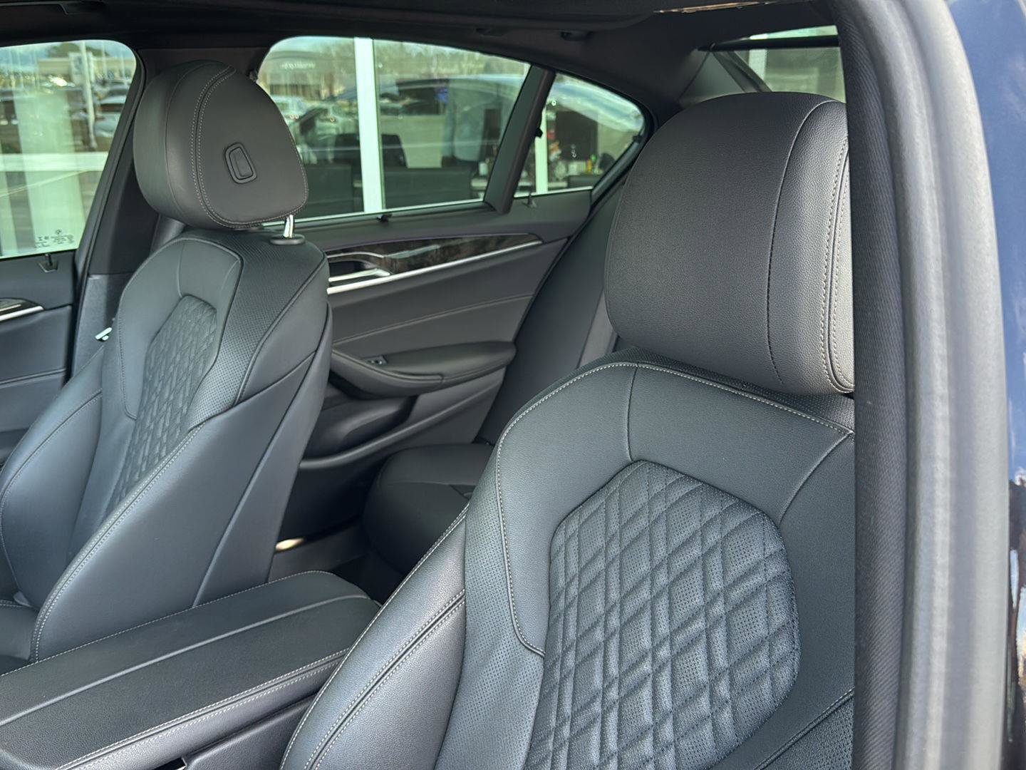 Used 2021 BMW 540i w/ M Sport Package image 26