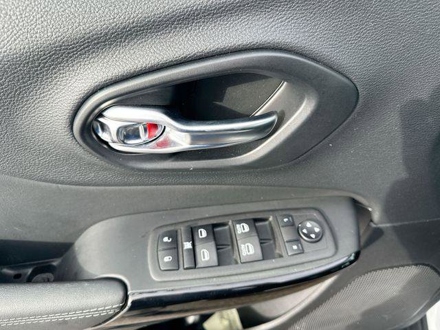 Certified 2023 Jeep Cherokee Altitude Lux image 15