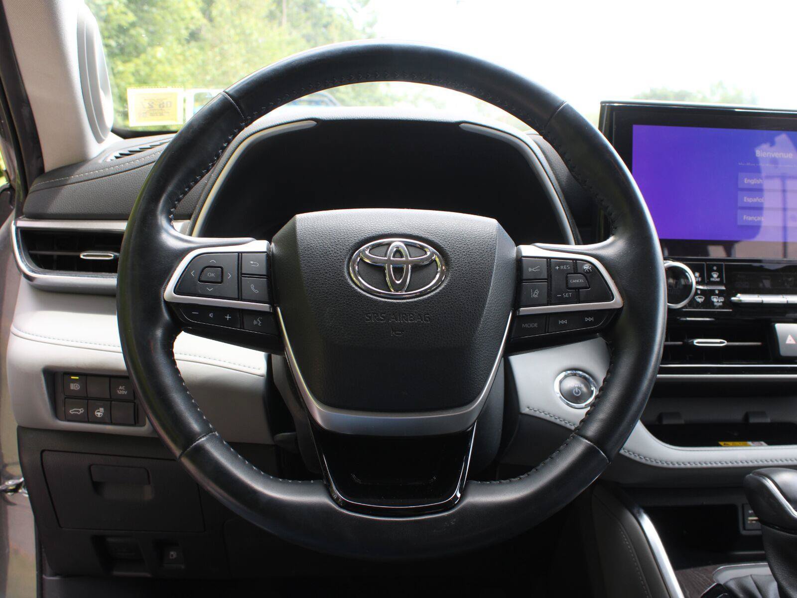Used 2023 Toyota Highlander Limited AWD/4WD image 10