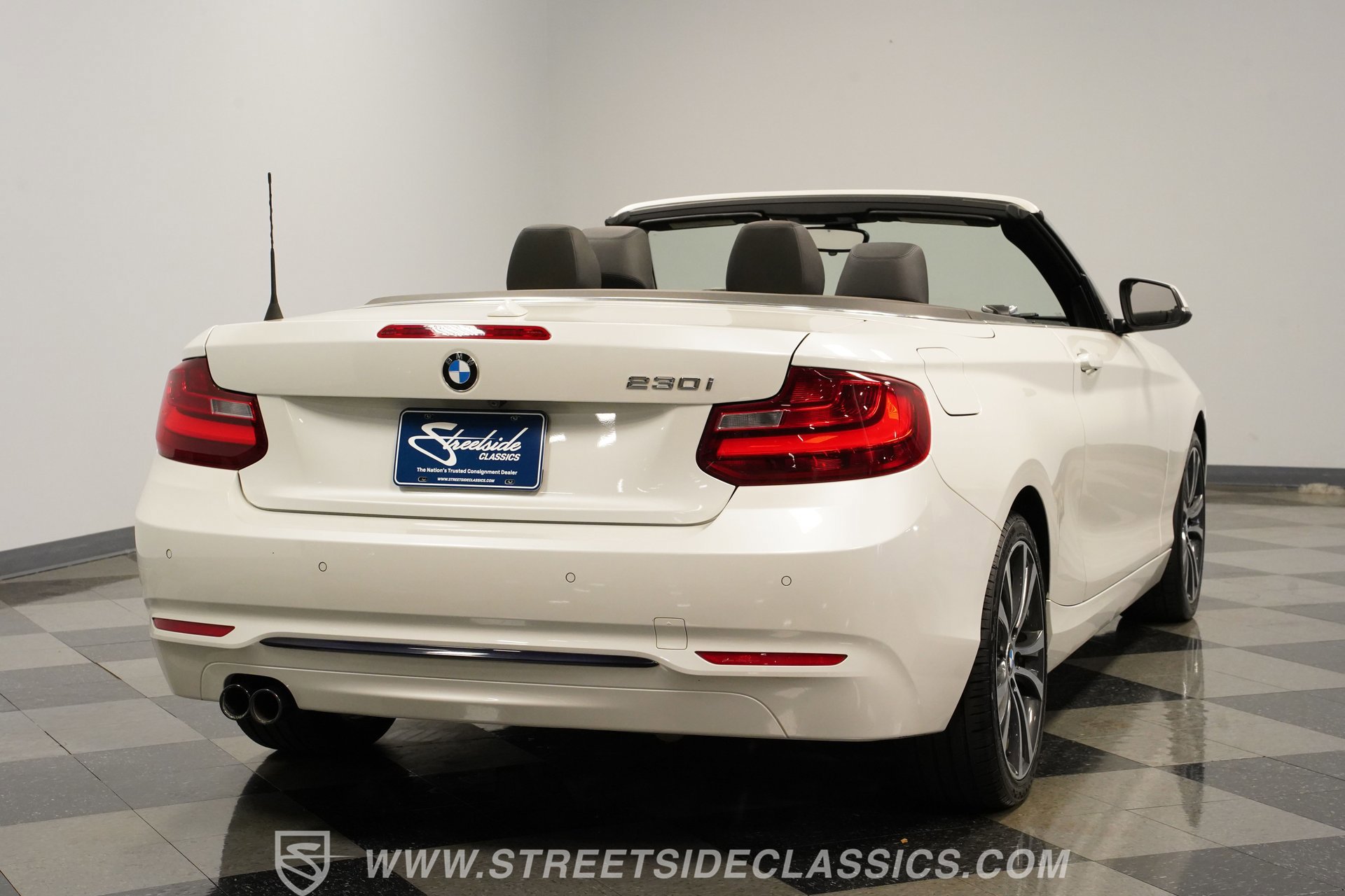 Used 2017 BMW 230i Convertible RWD image 11