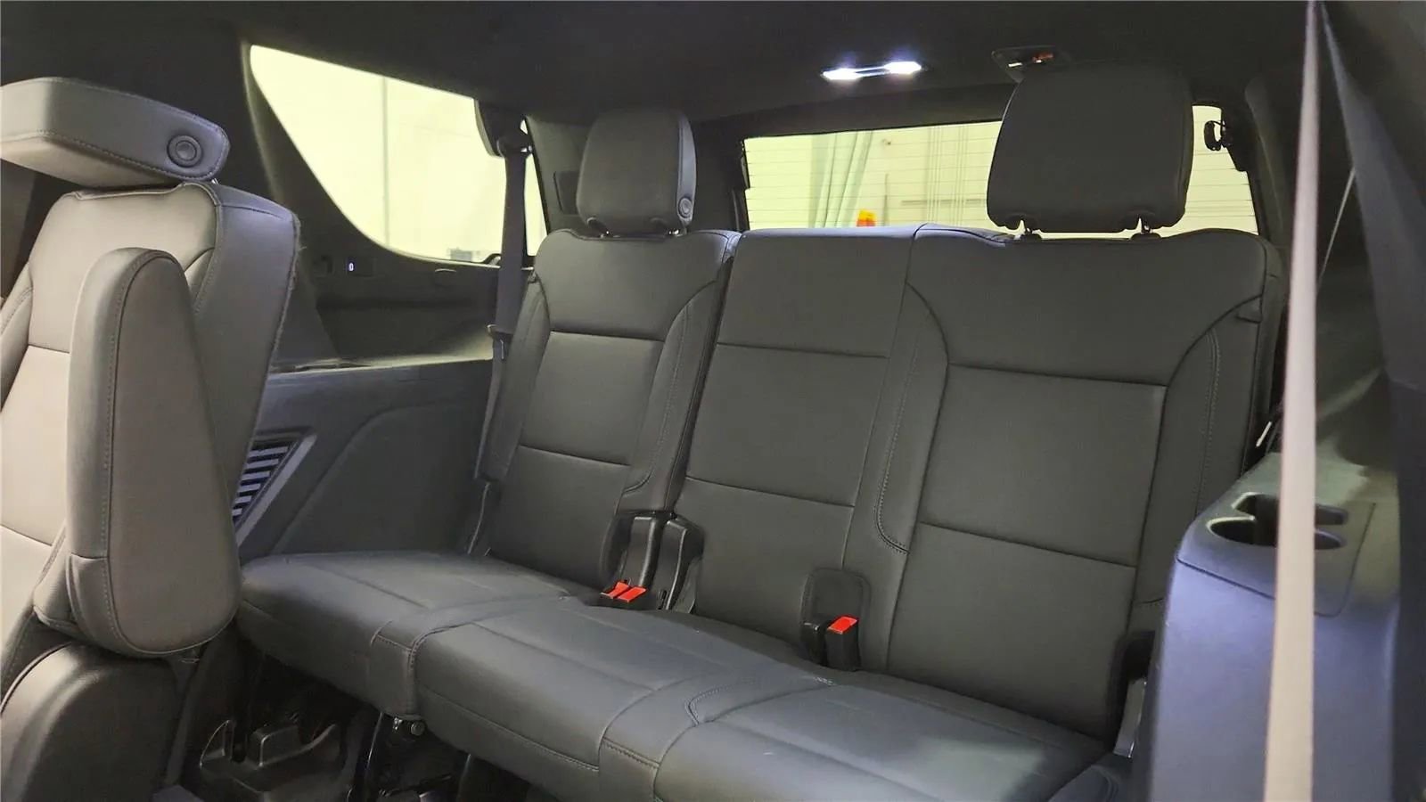 Used 2023 Chevrolet Tahoe Z71 w/ Luxury Package AWD/4WD image 38