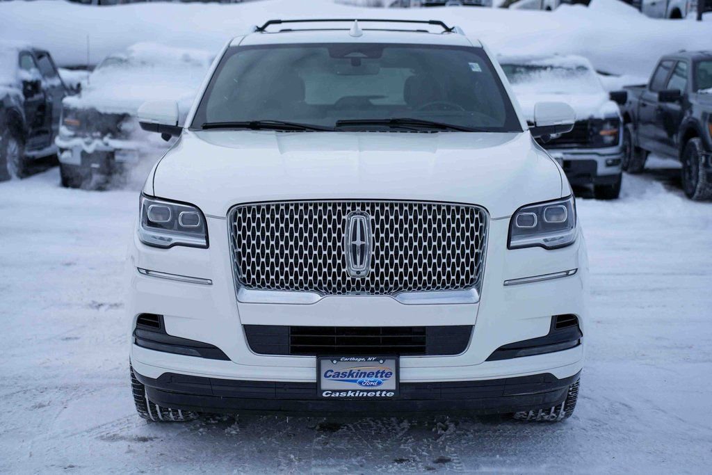 Used 2024 Lincoln Navigator Reserve image 2