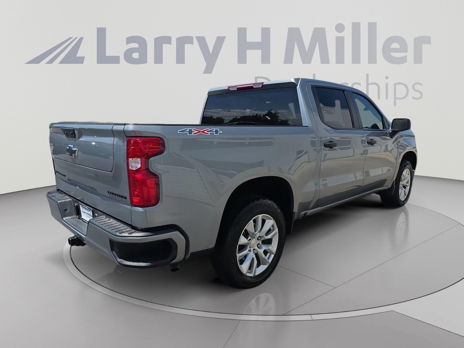 Certified 2025 Chevrolet Silverado 1500 Custom w/ LPO, Dark Essentials Package AWD/4WD image 8