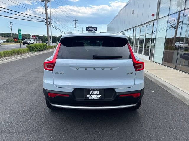 Certified 2025 Volvo XC40 B5 Core AWD/4WD image 4