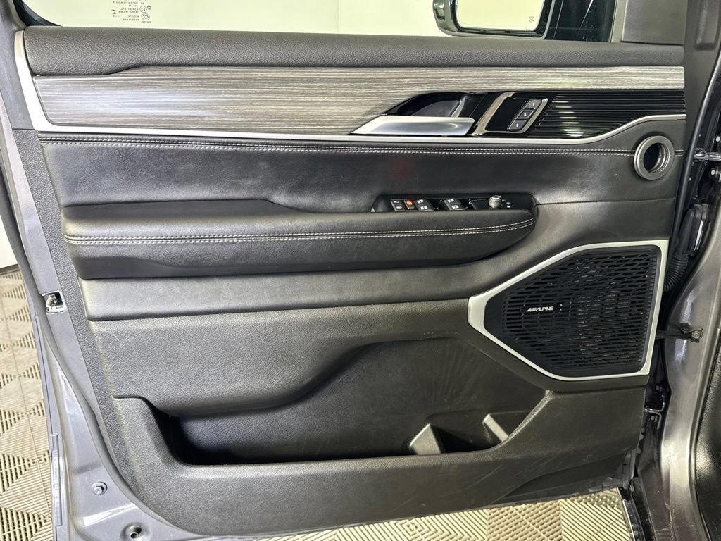 Certified 2024 Jeep Wagoneer L Series II w/ Flexible Seating Group AWD/4WD image 27