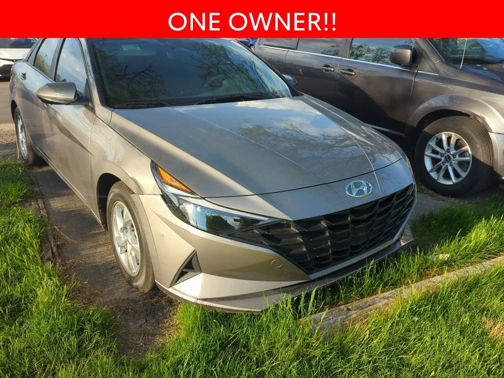 Used 2022 Hyundai Elantra SE FWD image 3