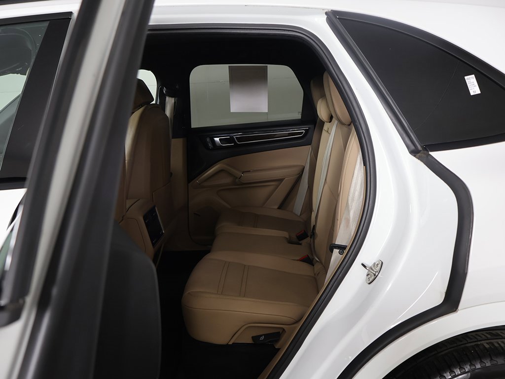 Used 2023 Porsche Cayenne Platinum Edition image 32
