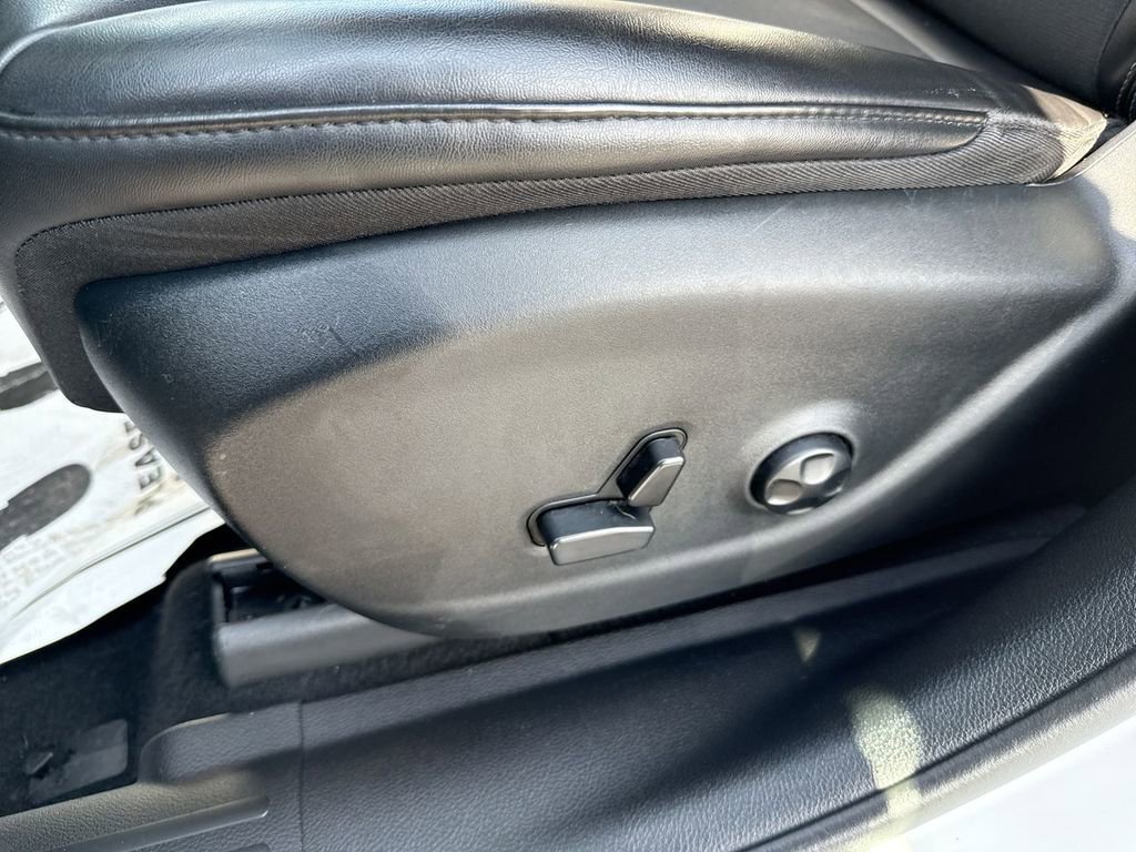 Used 2020 Jeep Cherokee Latitude Plus w/ Cold Weather Group image 12