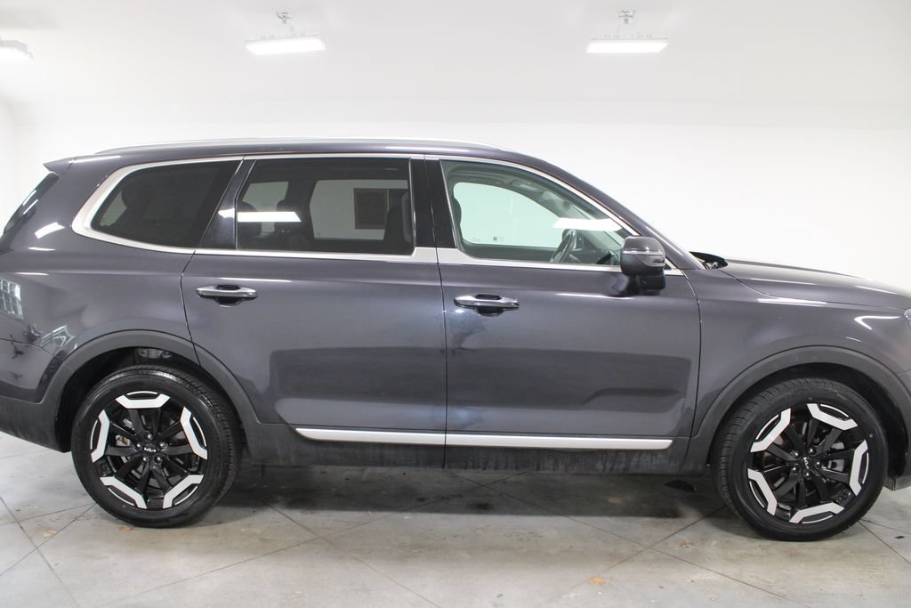 Used 2025 Kia Telluride S FWD image 11