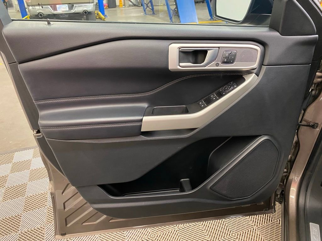 Used 2021 Ford Explorer Limited w/ Equipment Group 301A image 21