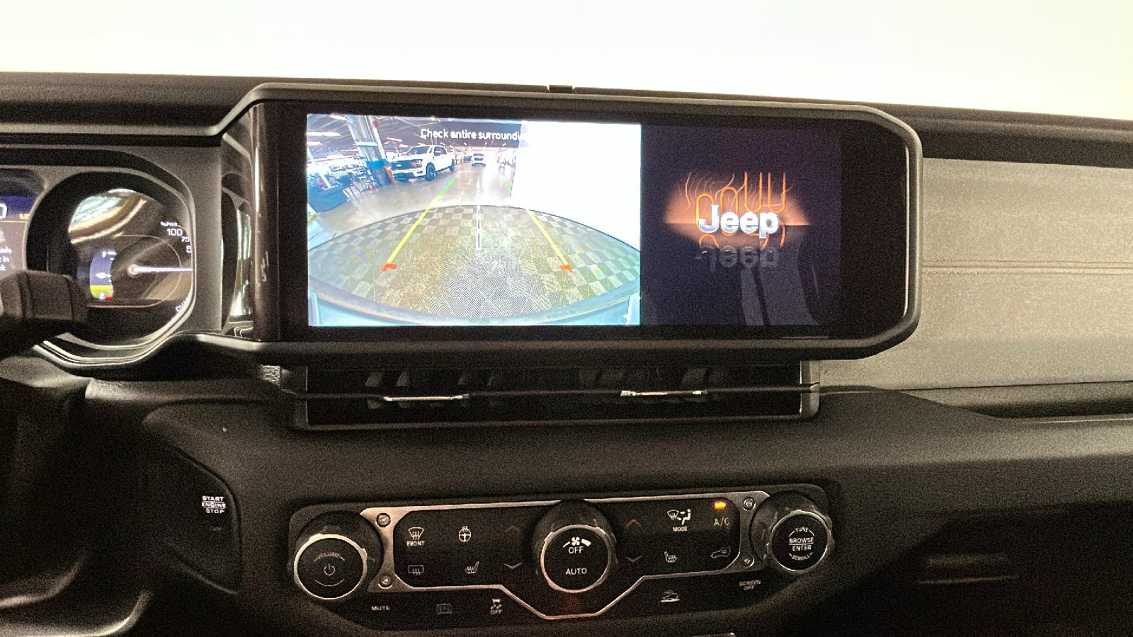 Used 2024 Jeep Wrangler Unlimited w/ Convenience Group AWD/4WD image 28