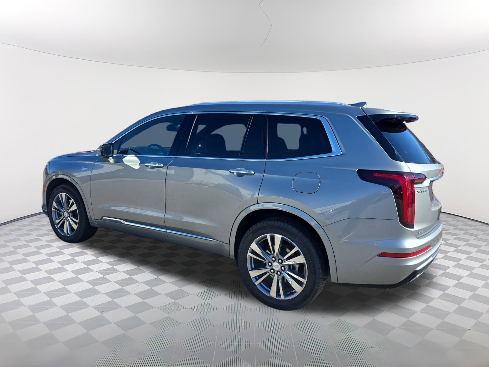 Used 2025 Cadillac XT6 Premium Luxury image 6