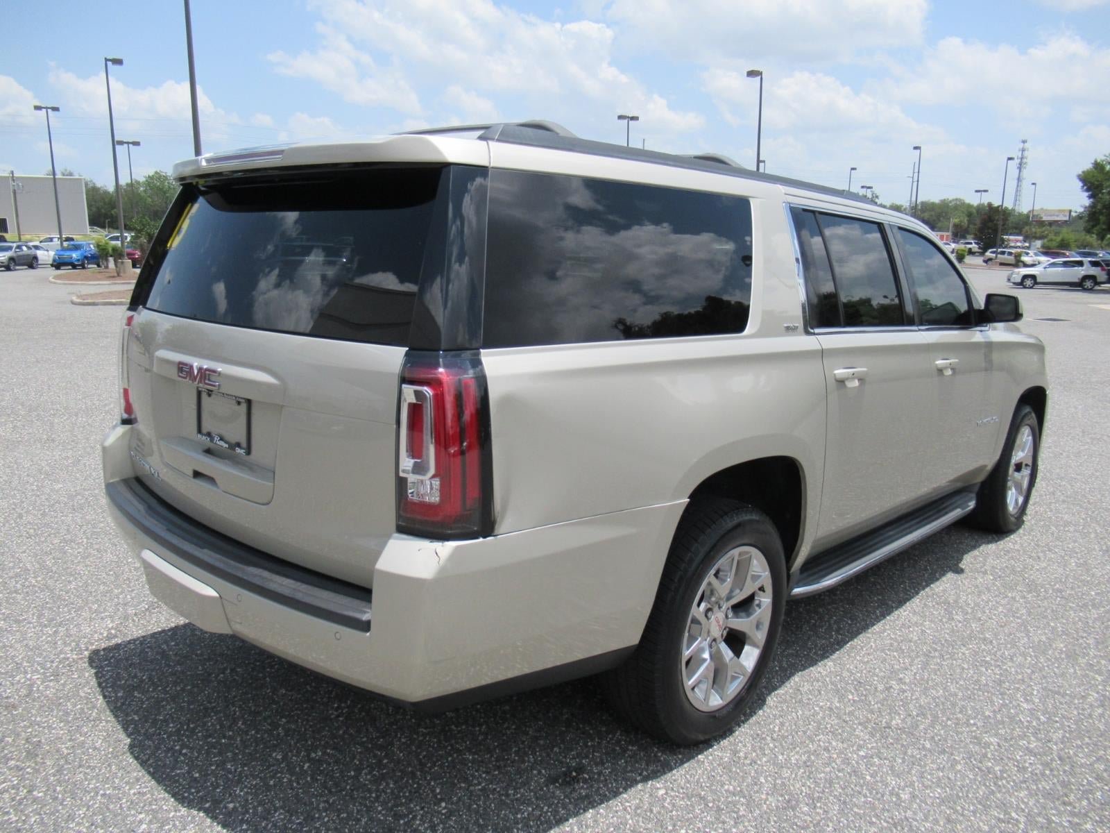 Used 2015 GMC Yukon XL SLT w/ HD Trailering Package RWD image 7